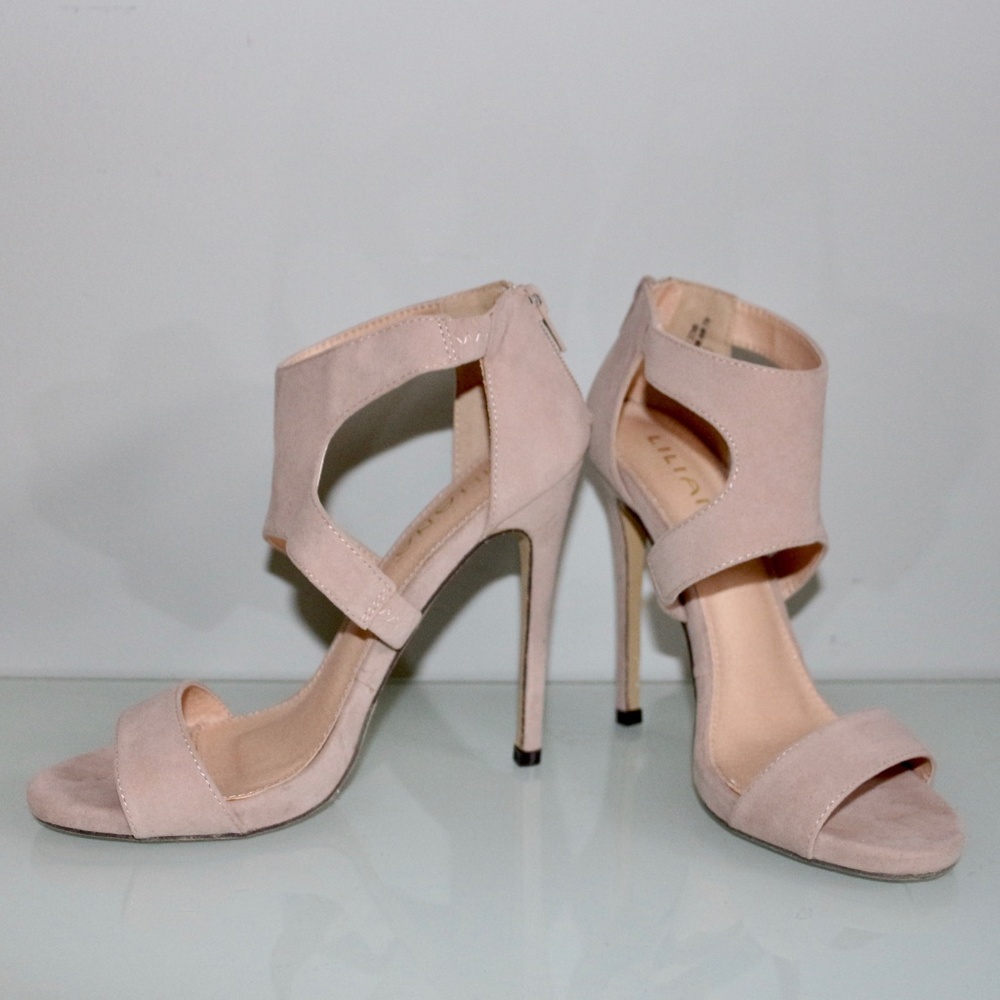 Liliana High Heels in Beige, size 7.5